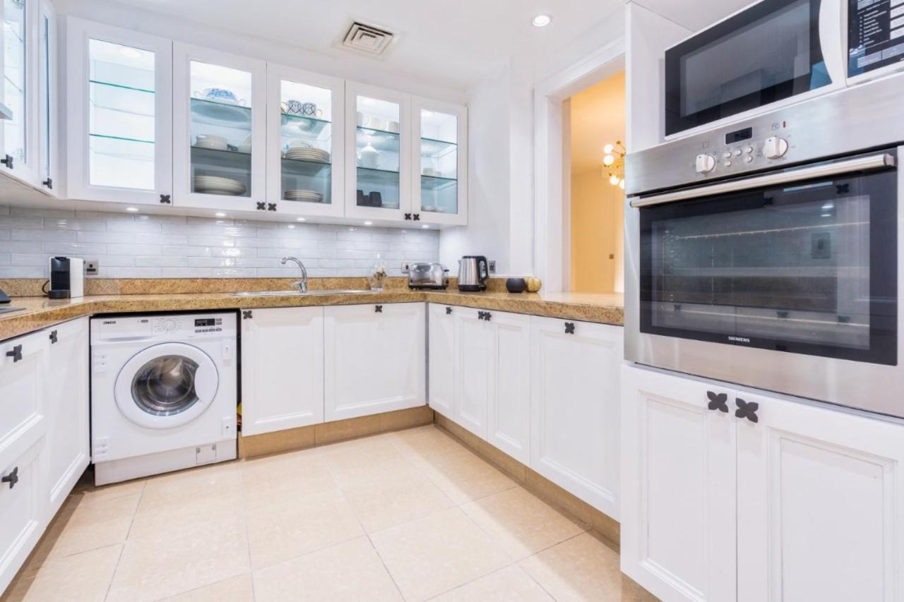 Apartment Stunning & Authentic With Balcony Downtown Dubai
